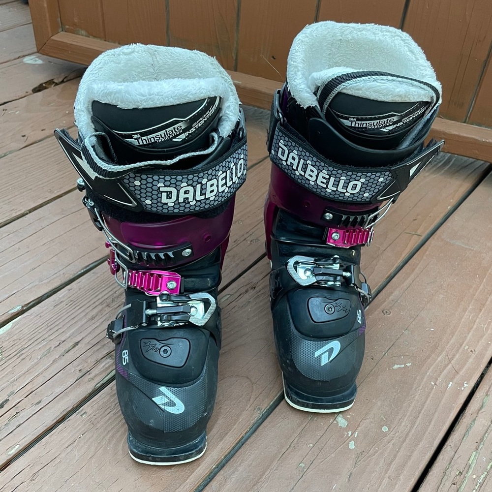 HOLD for Nadia -Dalbello Chakra 85 Ski Boots 21.5